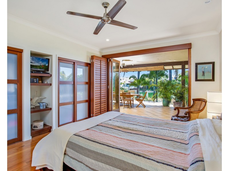 17 Savoy Drive, Broadbeach Waters QLD 4218