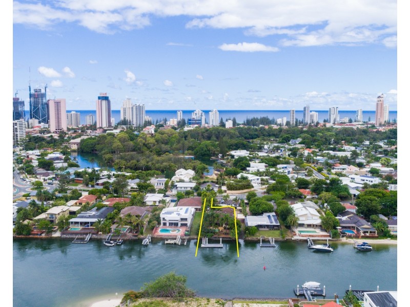 17 Savoy Drive, Broadbeach Waters QLD 4218