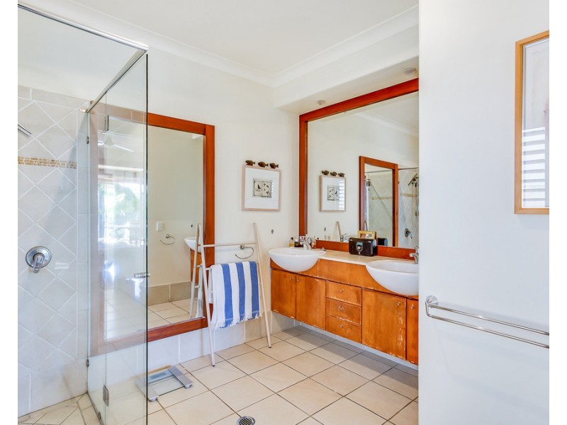 17 Savoy Drive, Broadbeach Waters QLD 4218