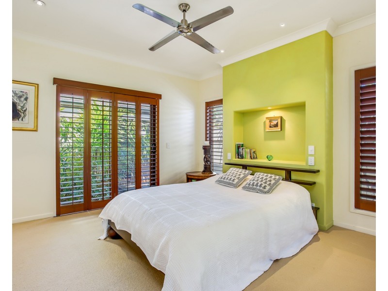 17 Savoy Drive, Broadbeach Waters QLD 4218