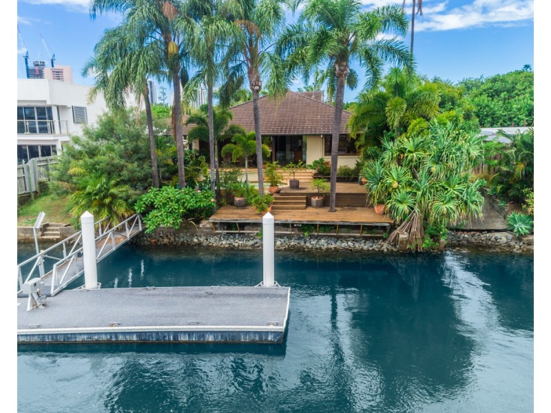 17 Savoy Drive, Broadbeach Waters QLD 4218