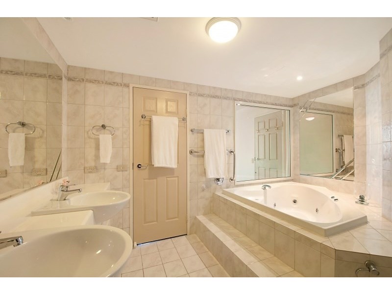16/177 Old Burleigh Road, Broadbeach QLD 4218