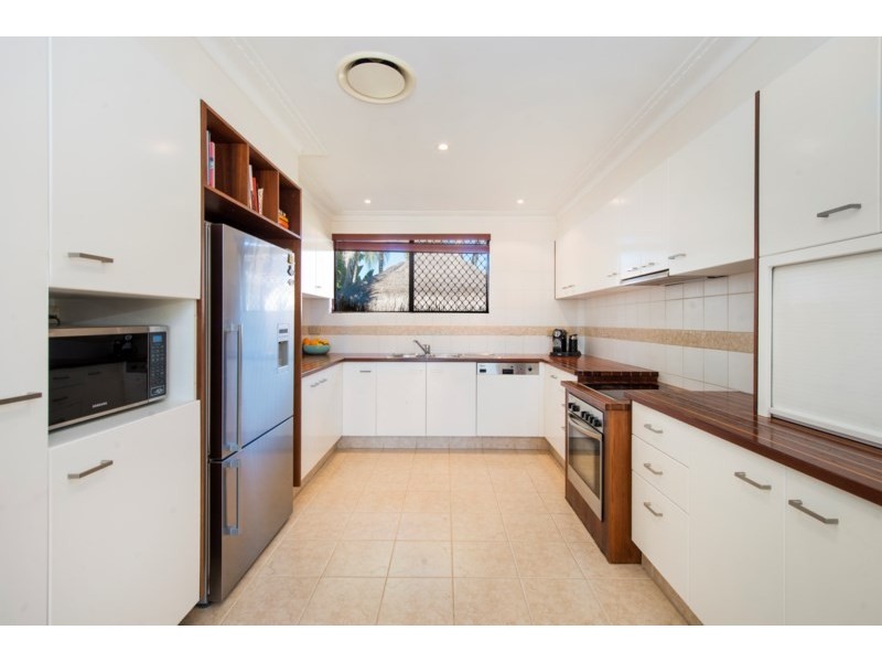 25 Boomerang Crescent, Sorrento QLD 4217