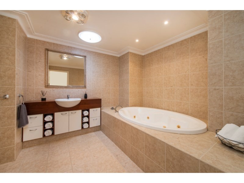 25 Boomerang Crescent, Sorrento QLD 4217