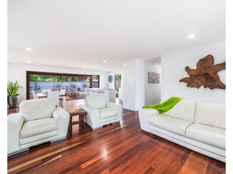 42 Allambi Avenue, Broadbeach Waters QLD 4218