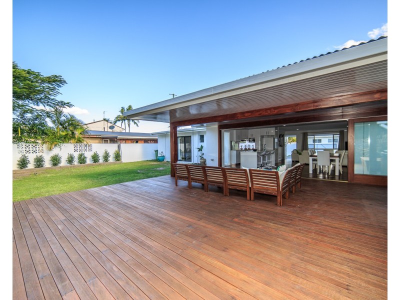 42 Allambi Avenue, Broadbeach Waters QLD 4218