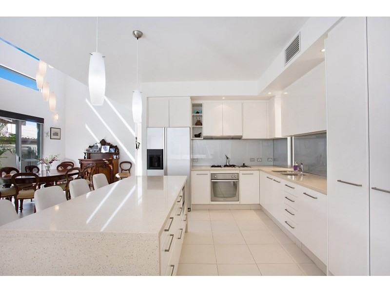 33 Sunbrite Avenue, Mermaid Beach QLD 4218