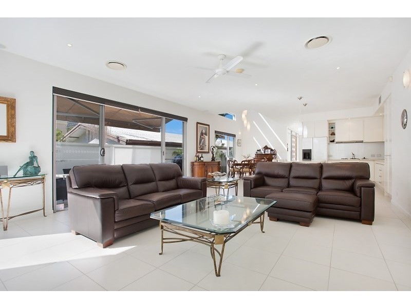 33 Sunbrite Avenue, Mermaid Beach QLD 4218