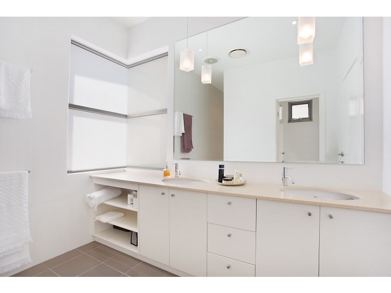 33 Sunbrite Avenue, Mermaid Beach QLD 4218