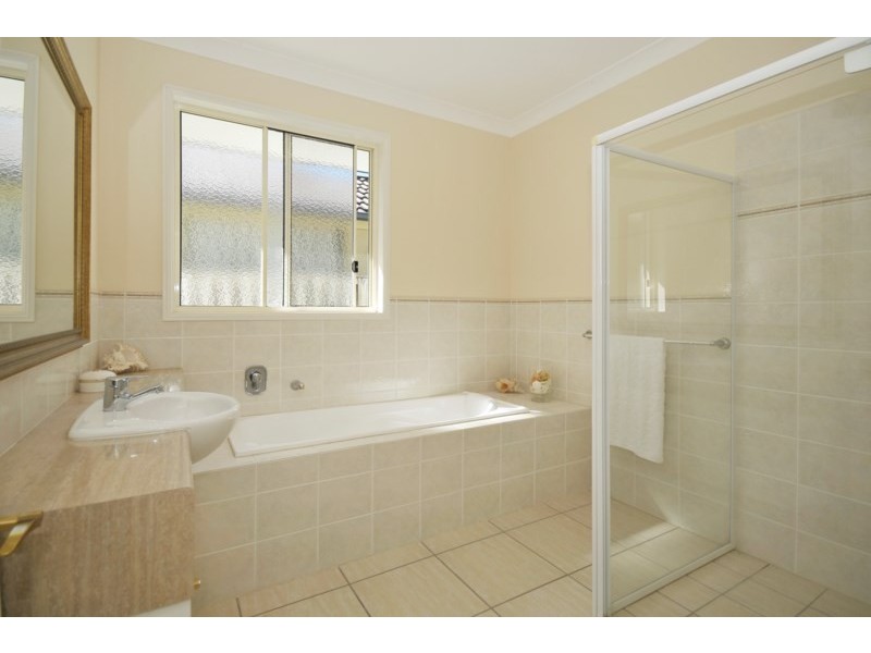 20 Pine Valley Drive, Robina QLD 4226