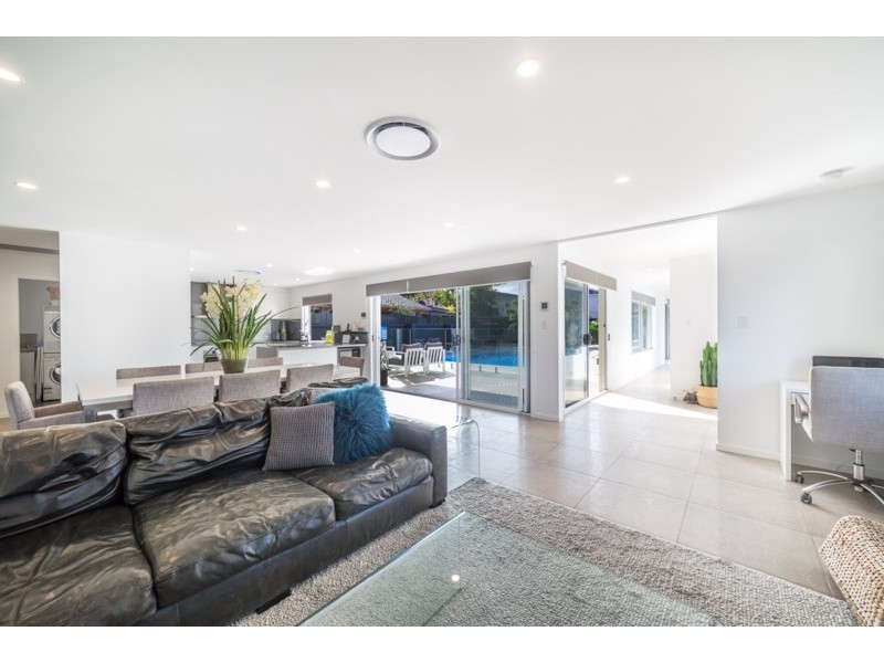 107 Monaco Street, Broadbeach Waters QLD 4218