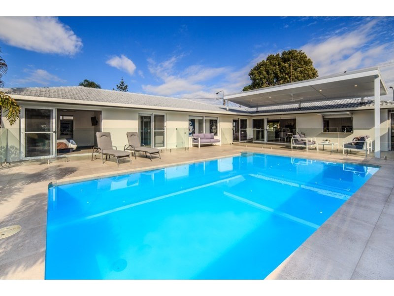 107 Monaco Street, Broadbeach Waters QLD 4218