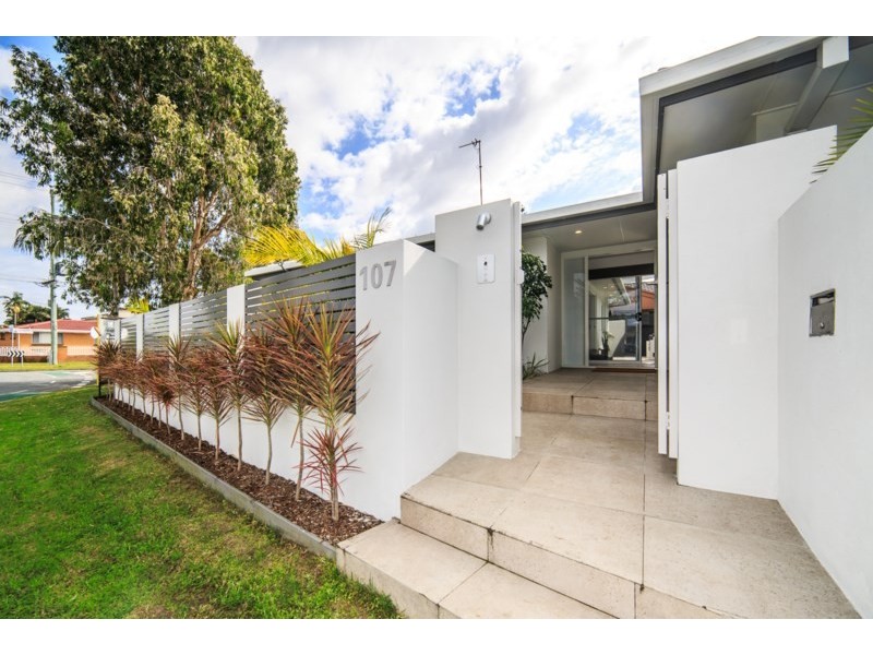 107 Monaco Street, Broadbeach Waters QLD 4218