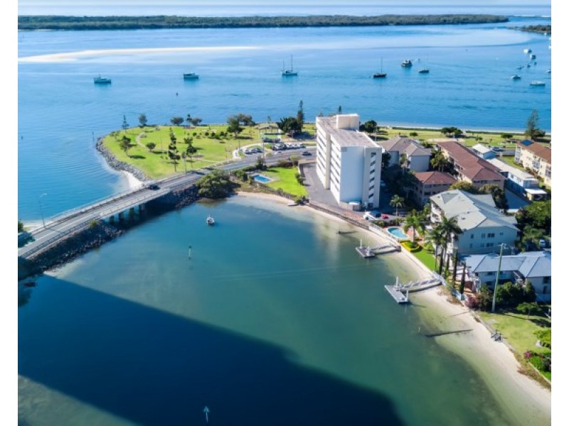 6 Bayview Street, Runaway Bay QLD 4216