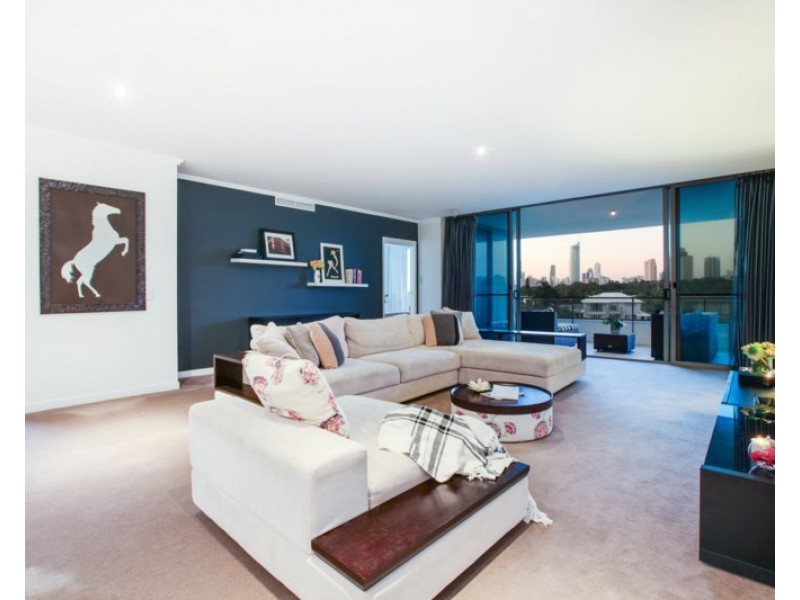 5/33 T E Peters Drive, Broadbeach Waters QLD 4218