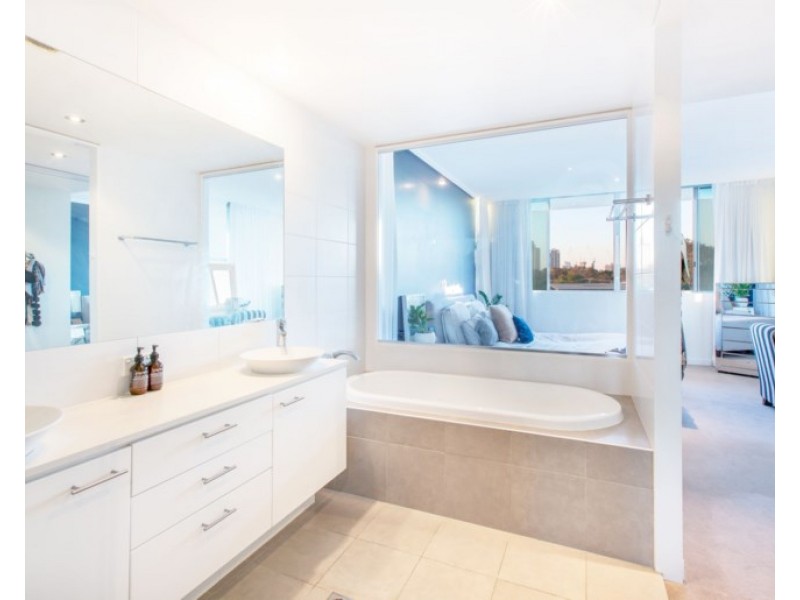 5/33 T E Peters Drive, Broadbeach Waters QLD 4218