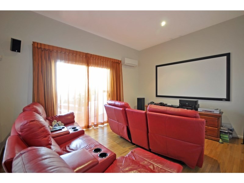 25 Corvus Way, Robina QLD 4226