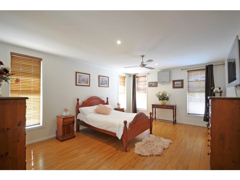 25 Corvus Way, Robina QLD 4226