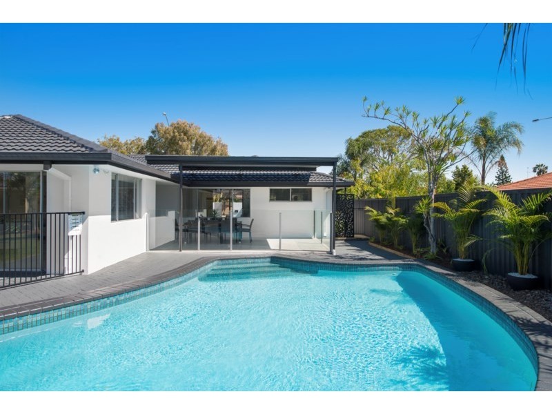 140 Sunshine Boulevard, Mermaid Waters QLD 4218