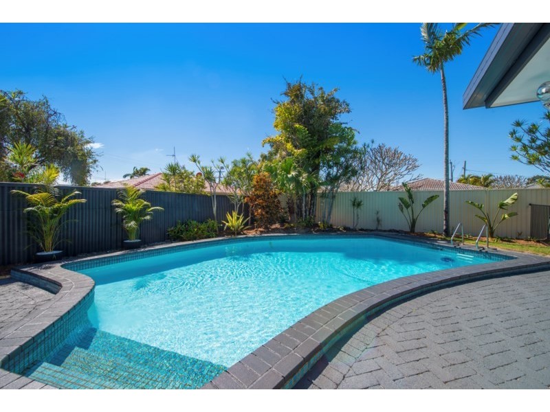 140 Sunshine Boulevard, Mermaid Waters QLD 4218
