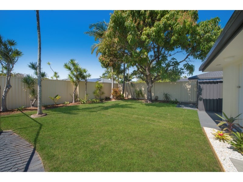 140 Sunshine Boulevard, Mermaid Waters QLD 4218