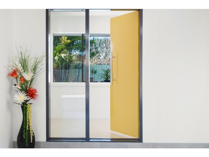 140 Sunshine Boulevard, Mermaid Waters QLD 4218