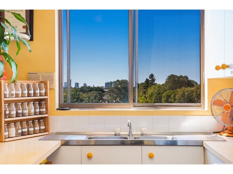 33E/13 Fairway Drive, Clear Island Waters QLD 4226