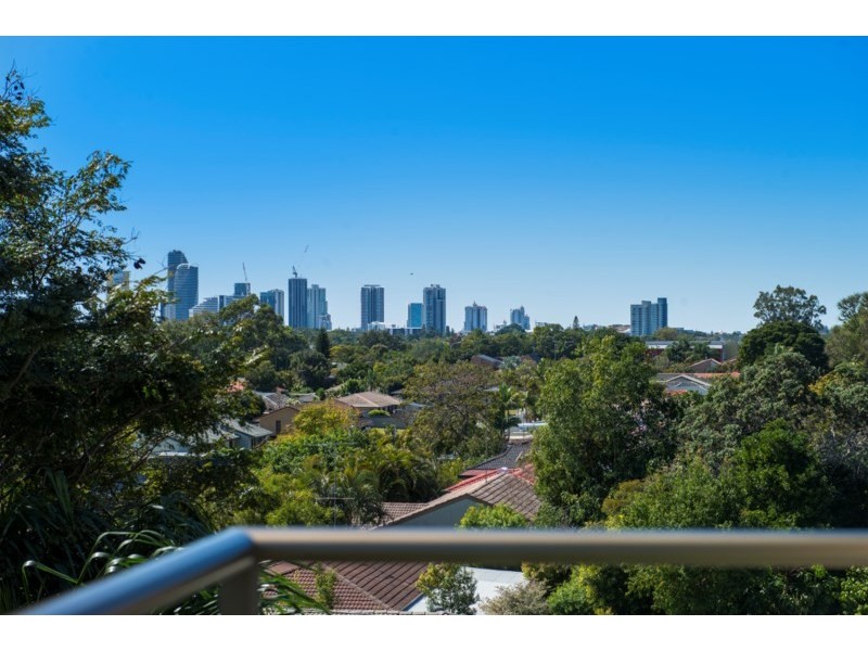 33E/13 Fairway Drive, Clear Island Waters QLD 4226