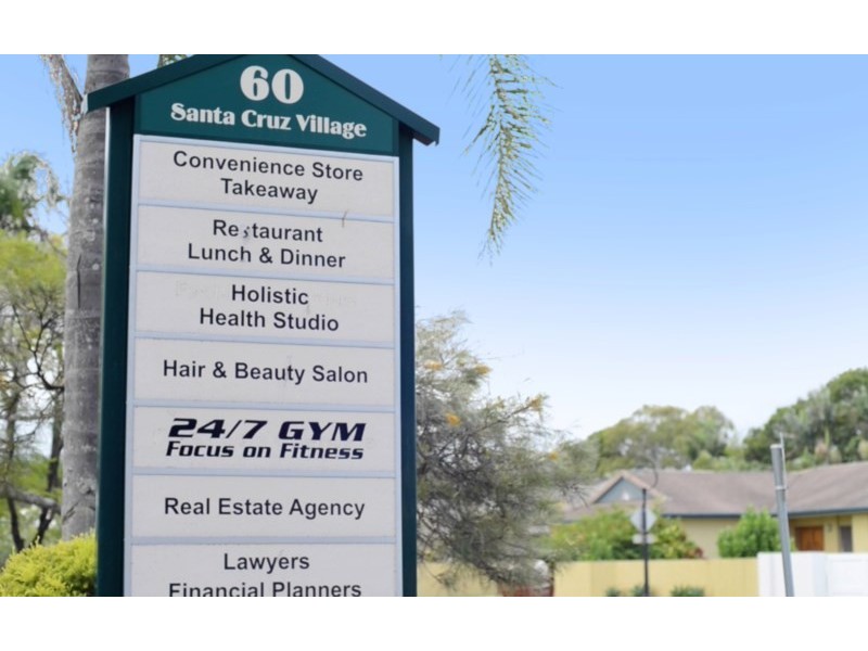 33E/13 Fairway Drive, Clear Island Waters QLD 4226