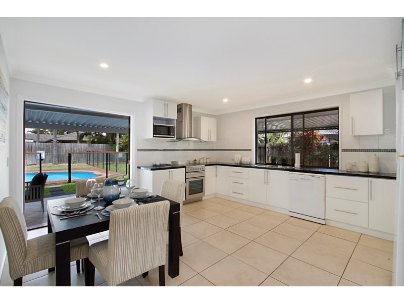 94 Rumrunner Street, Mermaid Waters QLD 4218