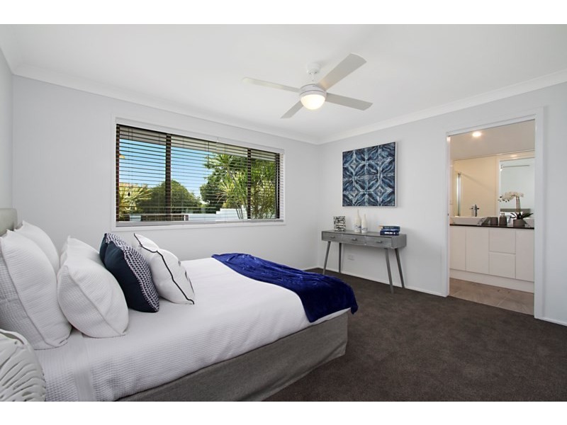 94 Rumrunner Street, Mermaid Waters QLD 4218