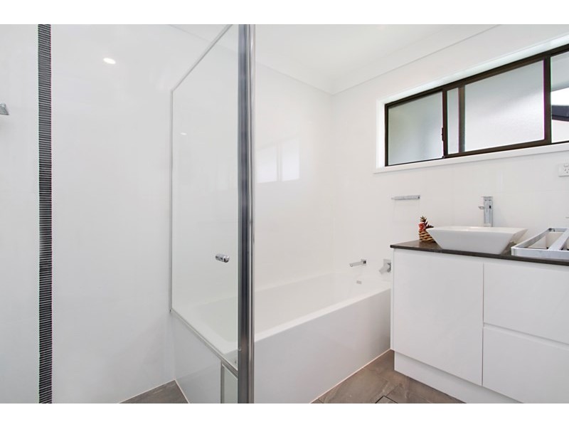 94 Rumrunner Street, Mermaid Waters QLD 4218