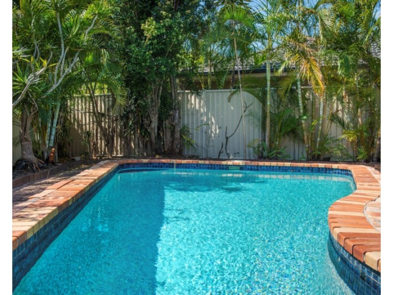 4 Chianti Avenue, Mermaid Waters QLD 4218