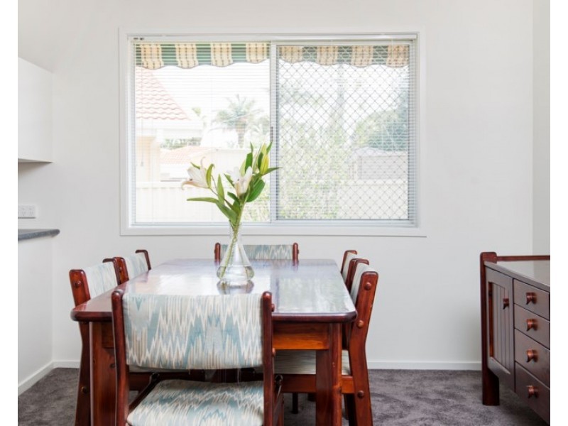 4 Chianti Avenue, Mermaid Waters QLD 4218