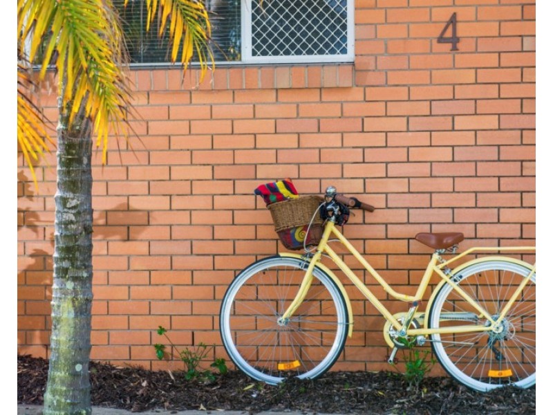 4 Chianti Avenue, Mermaid Waters QLD 4218