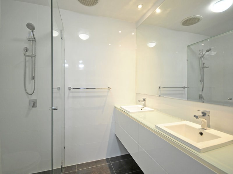 20 Savoy Drive, Broadbeach Waters QLD 4218