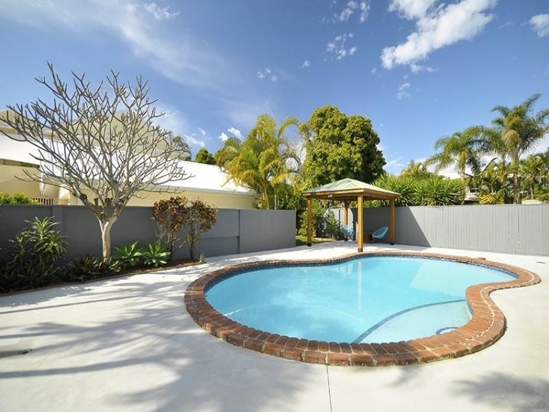 20 Savoy Drive, Broadbeach Waters QLD 4218