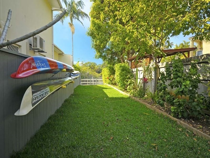 20 Savoy Drive, Broadbeach Waters QLD 4218