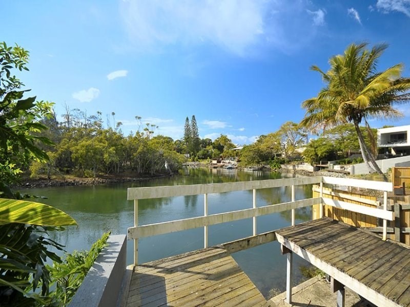 20 Savoy Drive, Broadbeach Waters QLD 4218