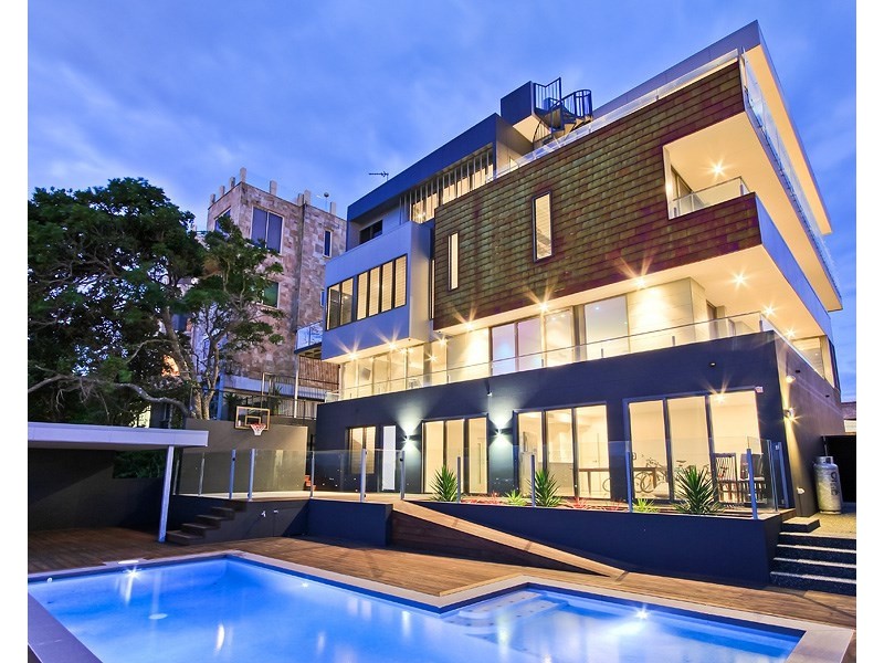 16 Brakes Crescent, Miami QLD 4220