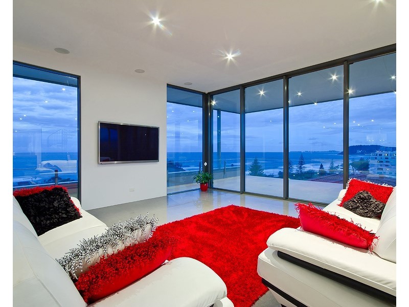 16 Brakes Crescent, Miami QLD 4220
