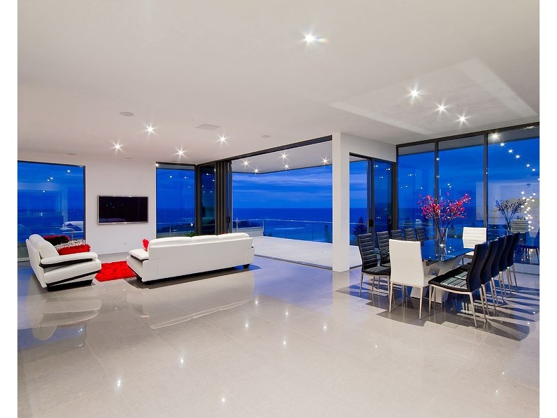 16 Brakes Crescent, Miami QLD 4220