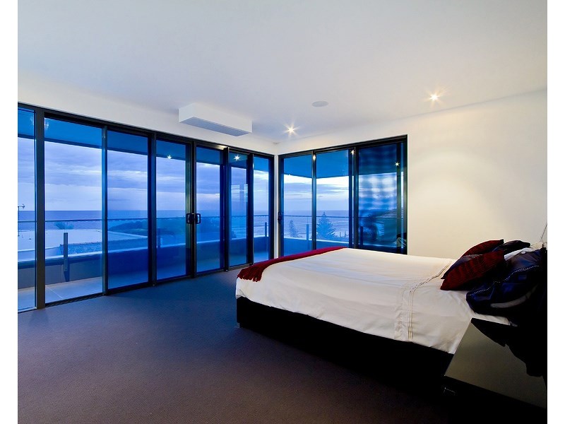 16 Brakes Crescent, Miami QLD 4220