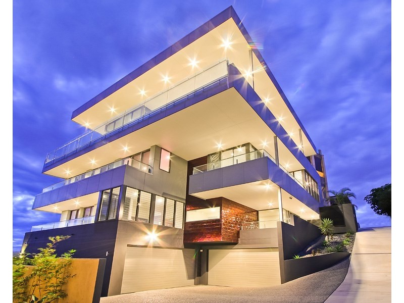 16 Brakes Crescent, Miami QLD 4220