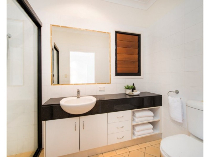 1/33 Ocean Street, Mermaid Beach QLD 4218