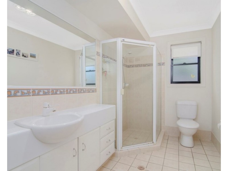 8 Lanai Drive, Burleigh Waters QLD 4220