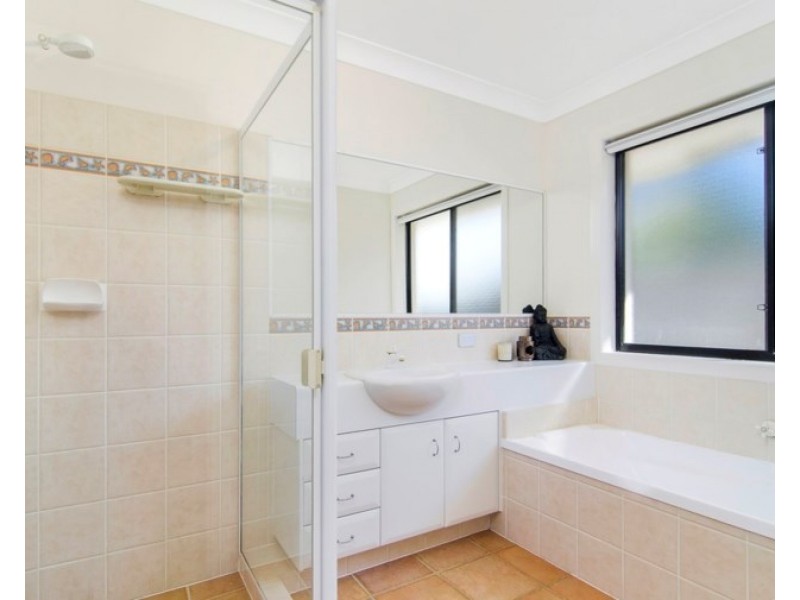 8 Lanai Drive, Burleigh Waters QLD 4220