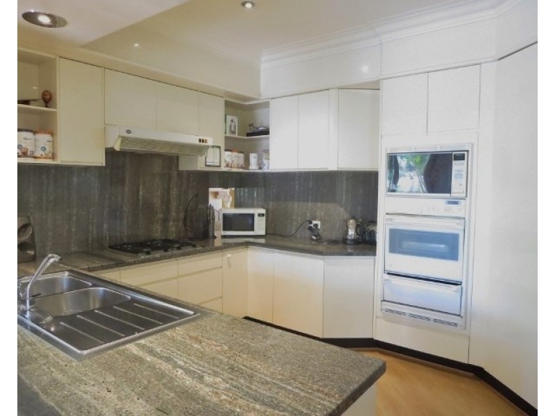 36 Beauty Point Drive, Robina QLD 4226