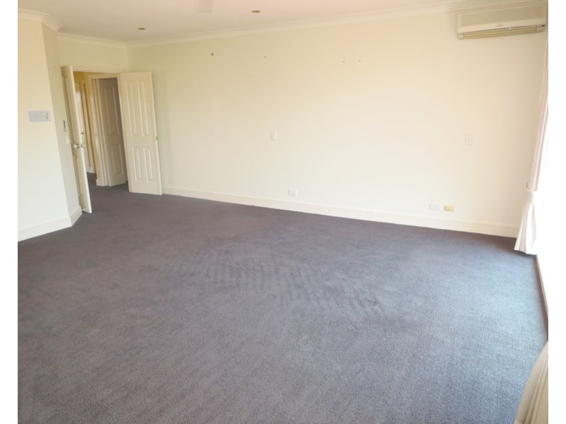 36 Beauty Point Drive, Robina QLD 4226