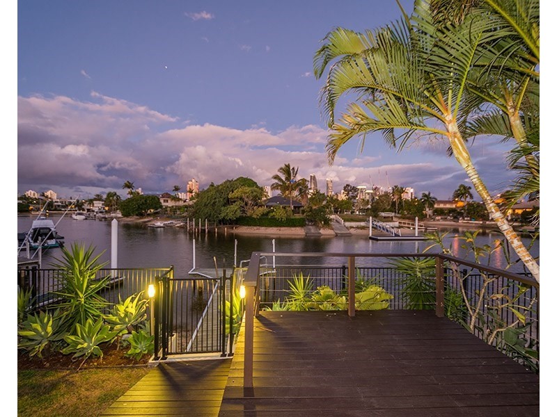 14 Andrea Avenue, Broadbeach Waters QLD 4218